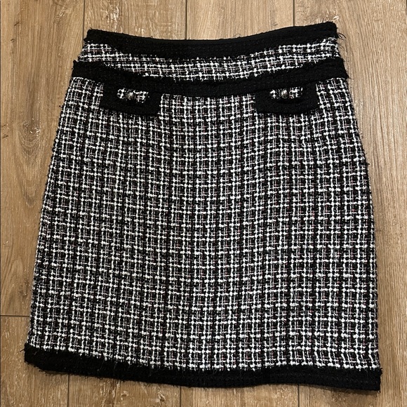 White House Black Market Dresses & Skirts - WHBM tweed skirt Size 0